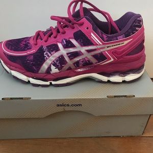 ASICS women’s running sneaker never worn